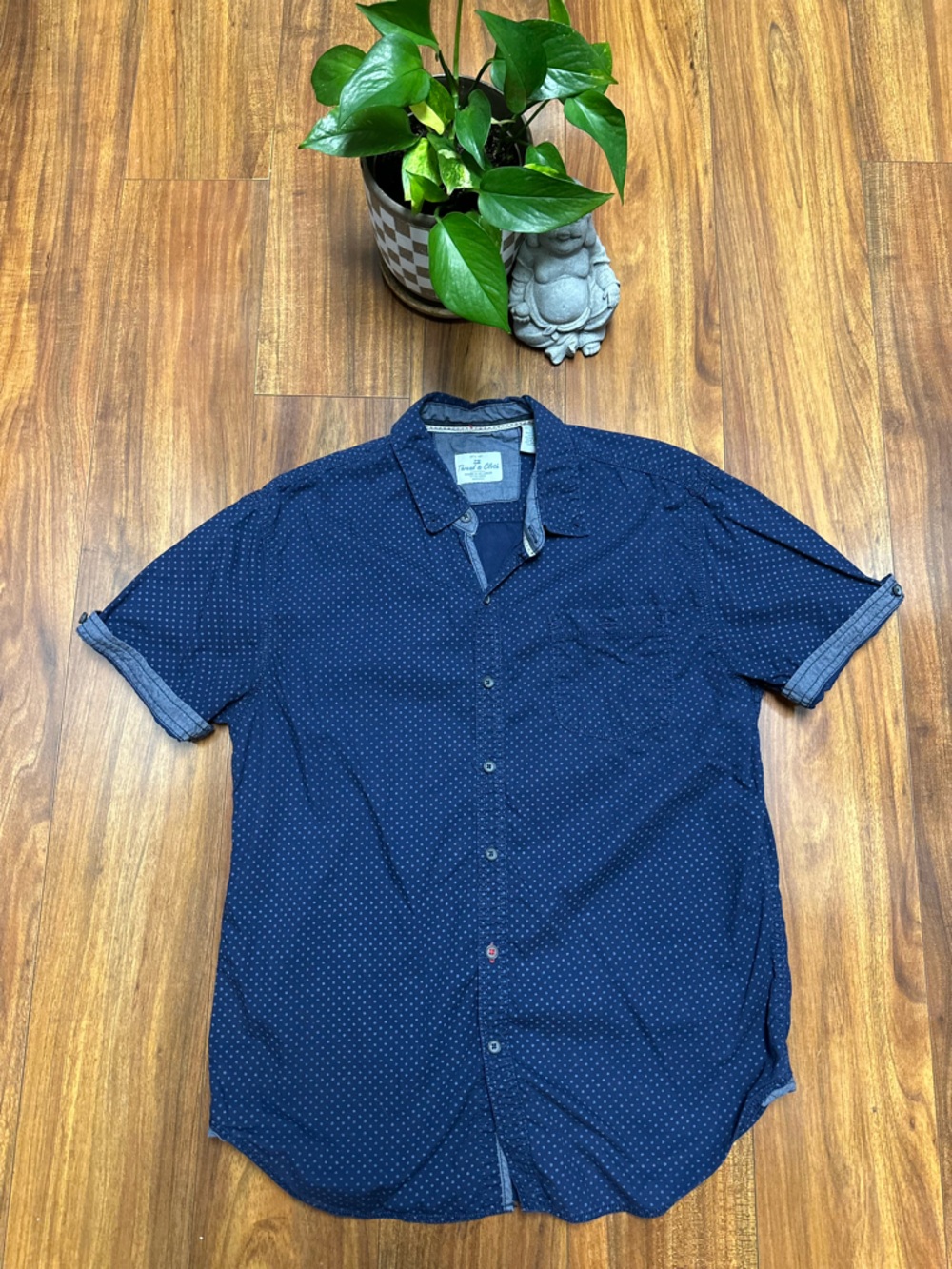 Thread & Cloth Men’s Button down Short Sleeve Medium